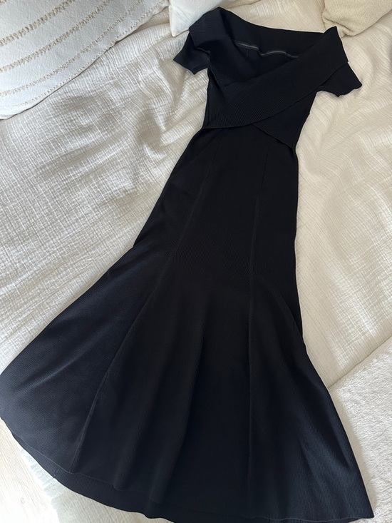 Reiss Dresses & Skirts - Reiss Black Off-Shoulder Fit & Flare Dress